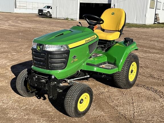 Image of John Deere X734 equipment image 2