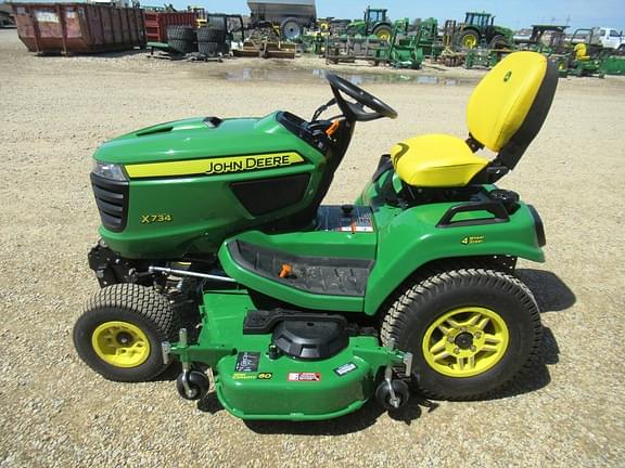 Image of John Deere X734 equipment image 3