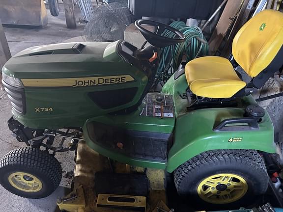 Image of John Deere X734 equipment image 2