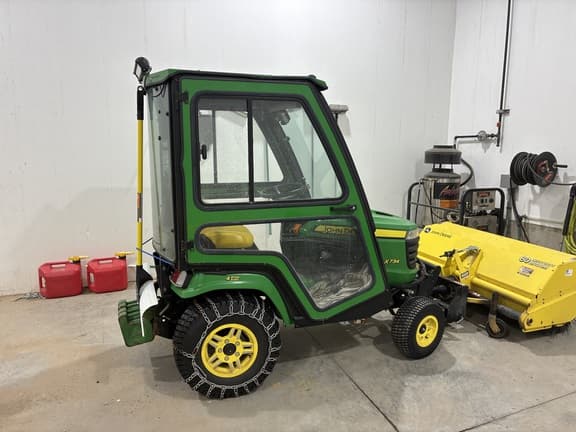 Image of John Deere X734 equipment image 1