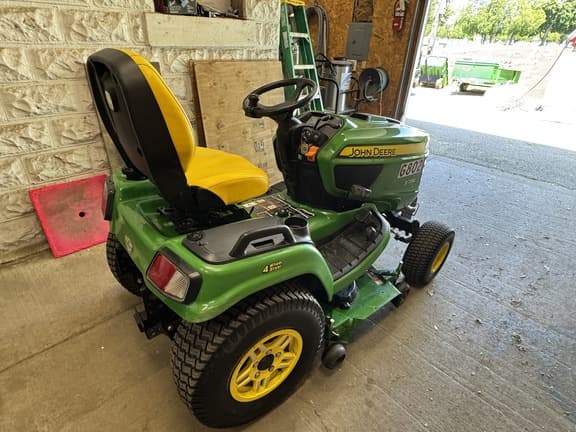 Image of John Deere X734 equipment image 3