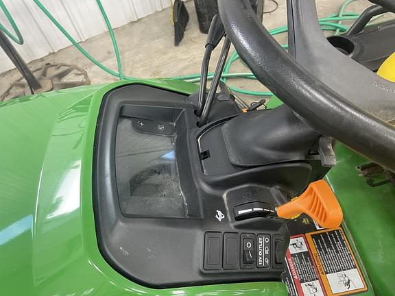 Image of John Deere X734 equipment image 3