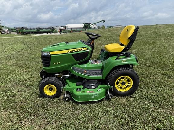 Image of John Deere X734 equipment image 3