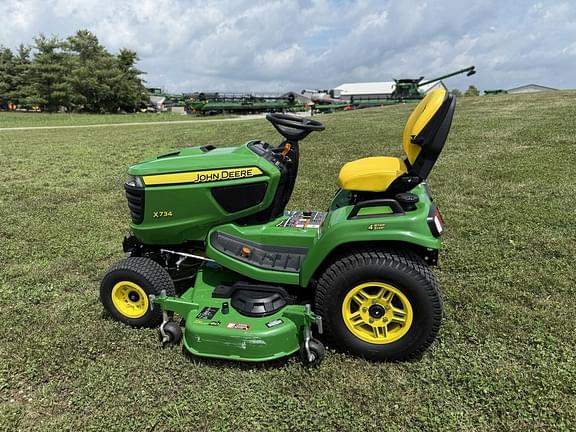 Image of John Deere X734 equipment image 4