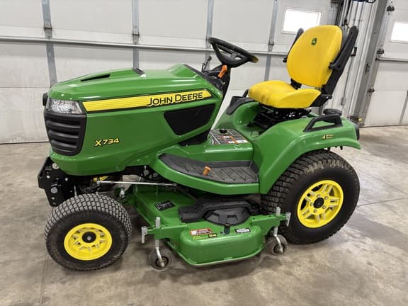 Image of John Deere X734 equipment image 1