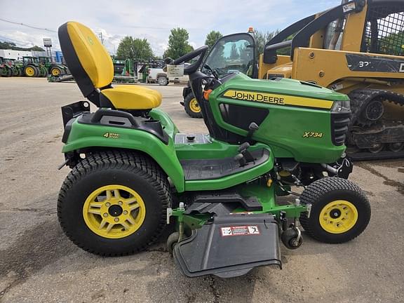 Image of John Deere X734 equipment image 3