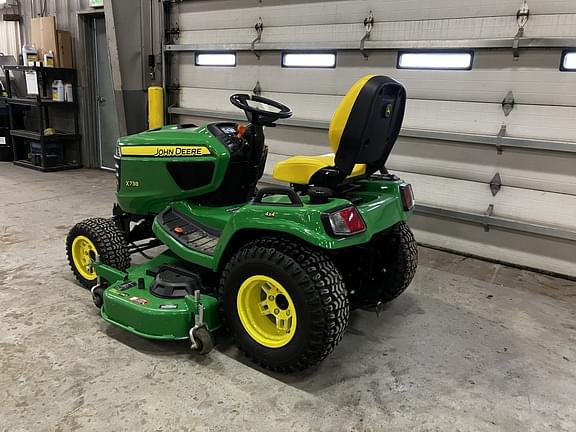 Image of John Deere X738 equipment image 3