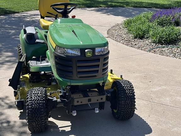 Image of John Deere X738 equipment image 3