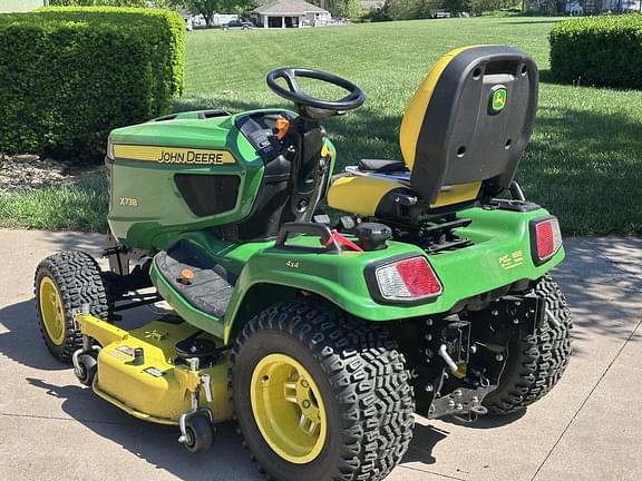 Image of John Deere X738 equipment image 1