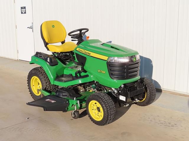 Image of John Deere X738 equipment image 3
