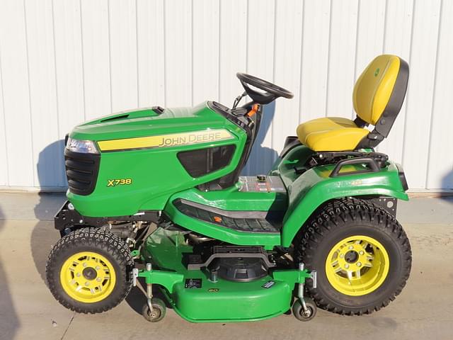 Image of John Deere X738 equipment image 1