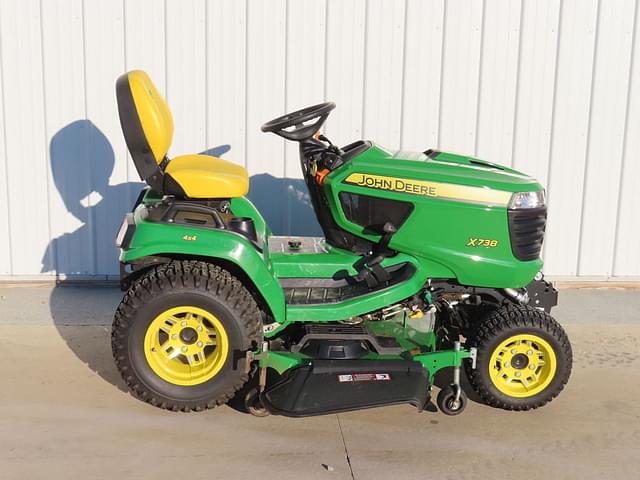 Image of John Deere X738 equipment image 2