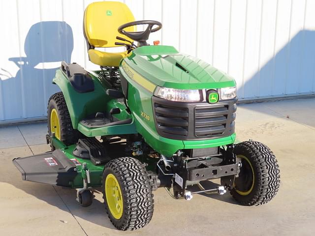 Image of John Deere X738 equipment image 4