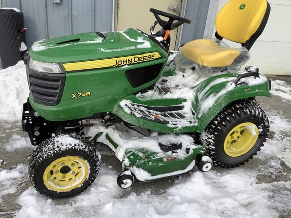 2023 John Deere X738 Equipment Image0