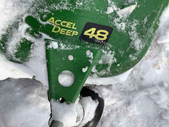 Image of John Deere X738 equipment image 1