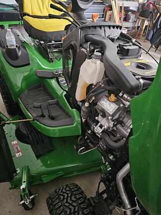 Image of John Deere X738 equipment image 2