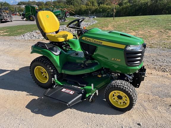 Image of John Deere X738 equipment image 1