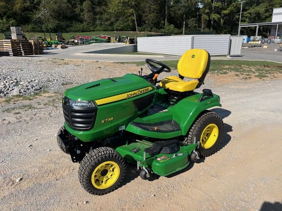 Main image John Deere X738