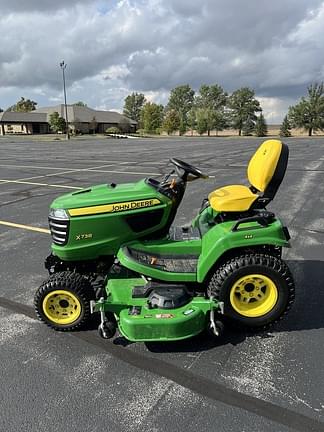 Image of John Deere X738 equipment image 4