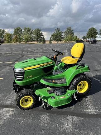 Image of John Deere X738 equipment image 3