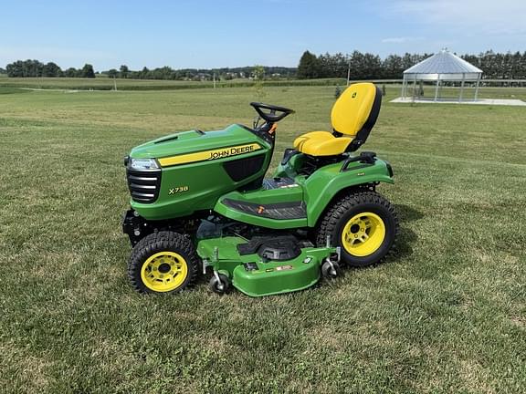 Image of John Deere X738 equipment image 2