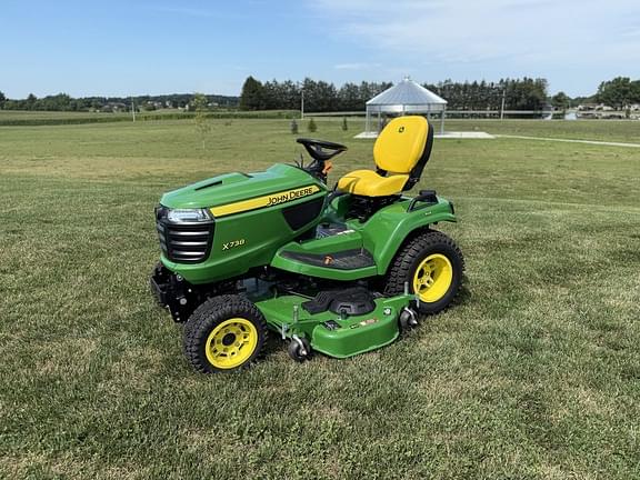 Image of John Deere X738 equipment image 1