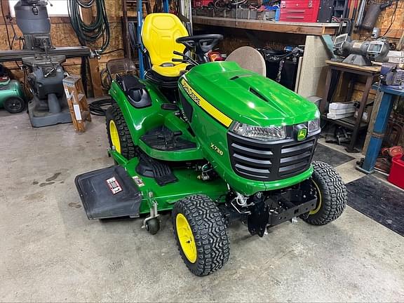 Image of John Deere X738 equipment image 2