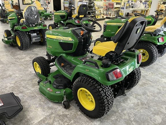 Image of John Deere X738 equipment image 3