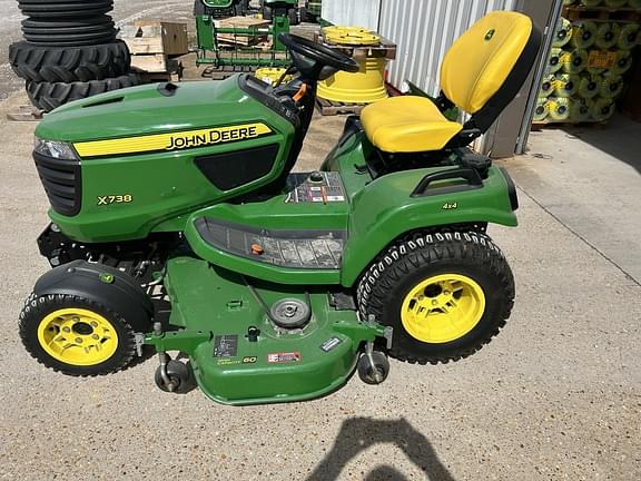 Image of John Deere X738 equipment image 2