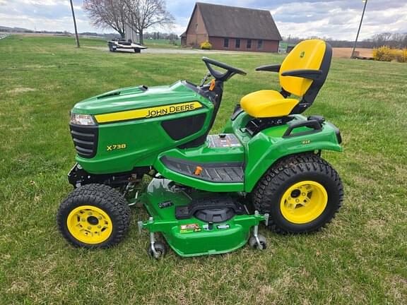 Image of John Deere X738 equipment image 3