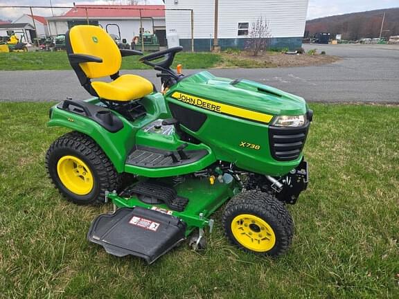 Image of John Deere X738 Primary image
