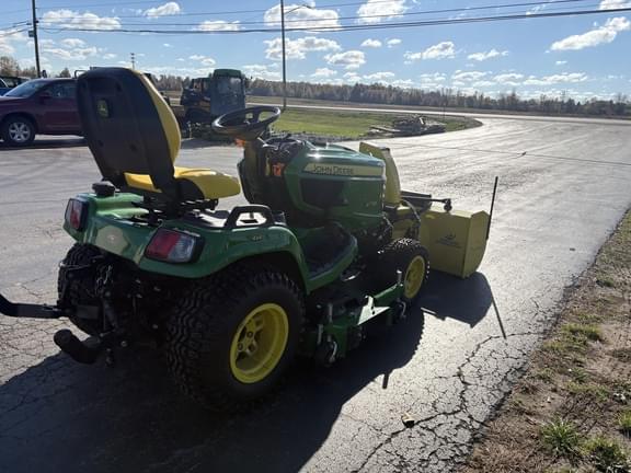 Image of John Deere X738 equipment image 4