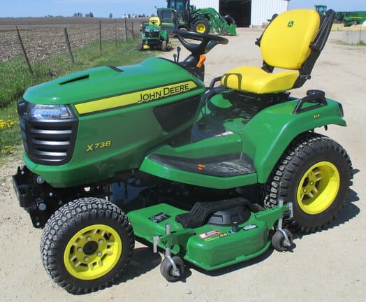 Main image John Deere X738