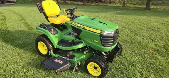 Image of John Deere X738 equipment image 1