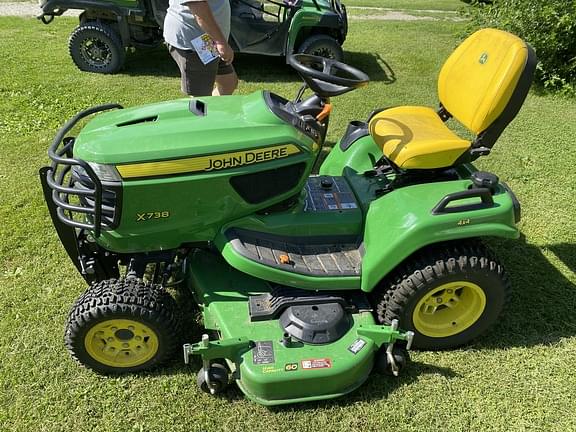 Image of John Deere X738 equipment image 1