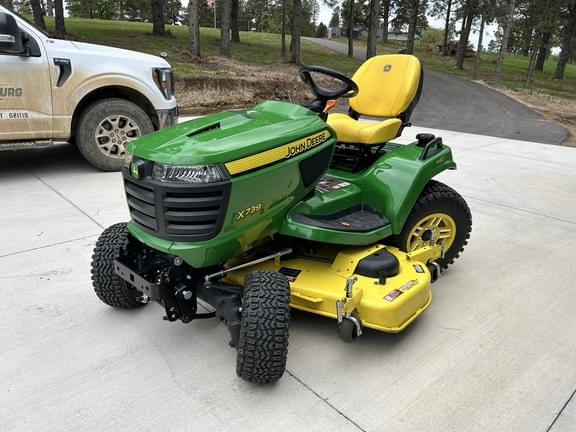Image of John Deere X739 equipment image 1