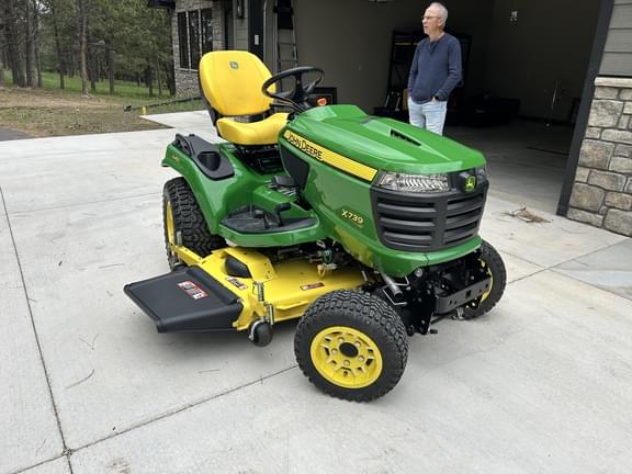 Image of John Deere X739 equipment image 4
