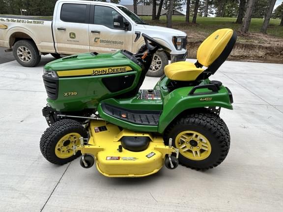 Image of John Deere X739 Primary image