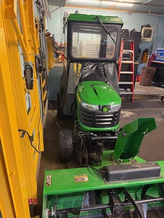 Image of John Deere X739 equipment image 2