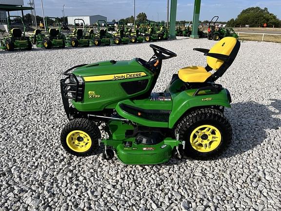 Image of John Deere X739 equipment image 1