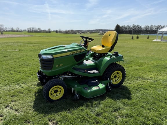 Main image John Deere X739