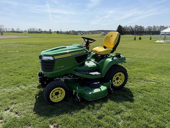 Image of John Deere X739 Primary image