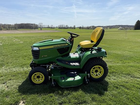Image of John Deere X739 equipment image 2