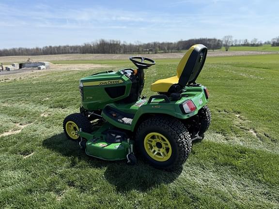 Image of John Deere X739 equipment image 4