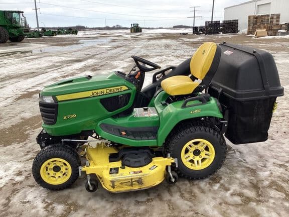 Image of John Deere X739 equipment image 1