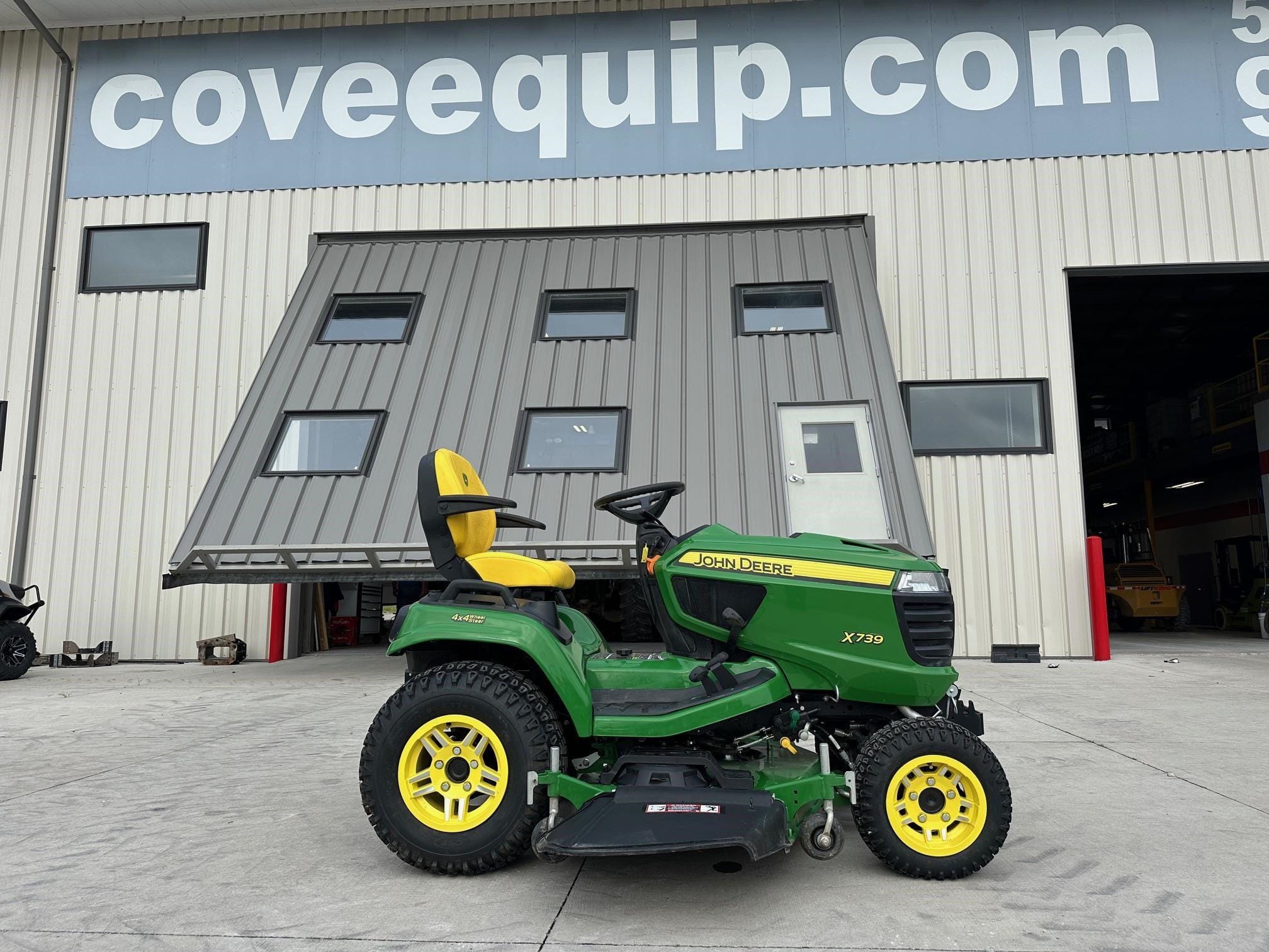 2023 John Deere X739 Equipment Image0