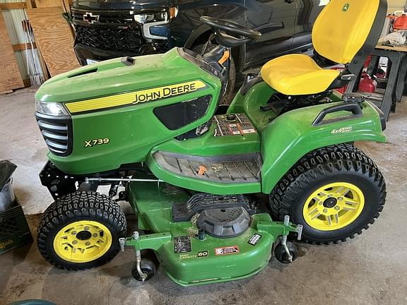 Image of John Deere X739 Primary image