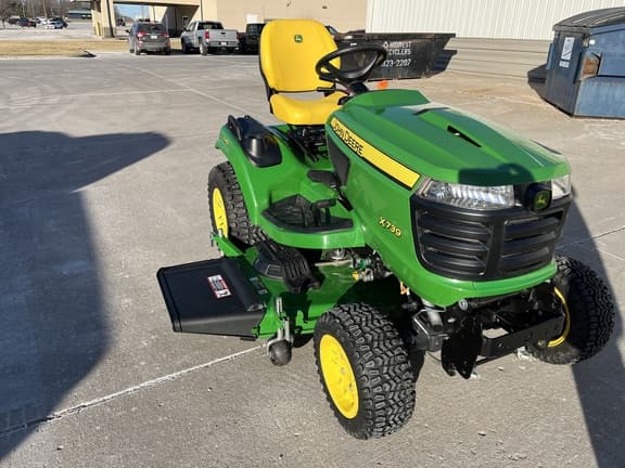Image of John Deere X739 equipment image 3