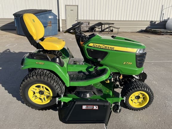 Image of John Deere X739 equipment image 4