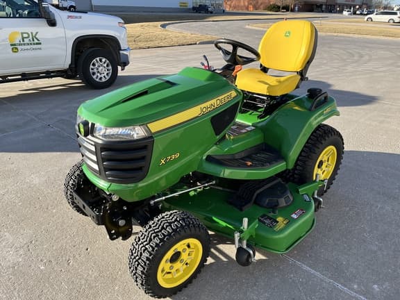 Image of John Deere X739 equipment image 1